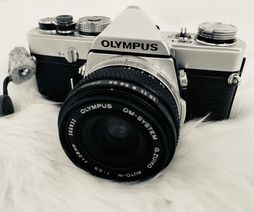 Olympus OM-1 1972